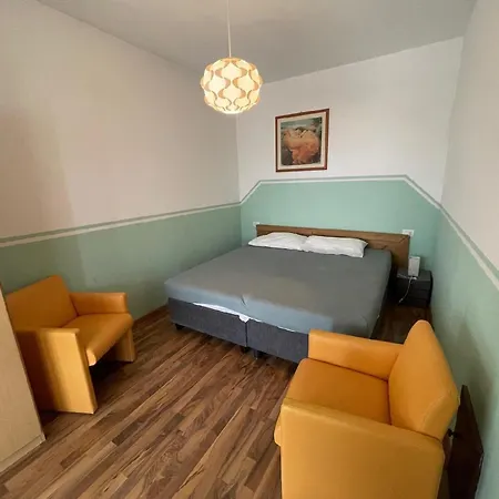 Mit Privatpool Fuer 12 Personen Ca 250 Qm In Casabianca, Adriakueste Italien Lignano Sabbiadoro Und Umgebung Будинок відпочинку
